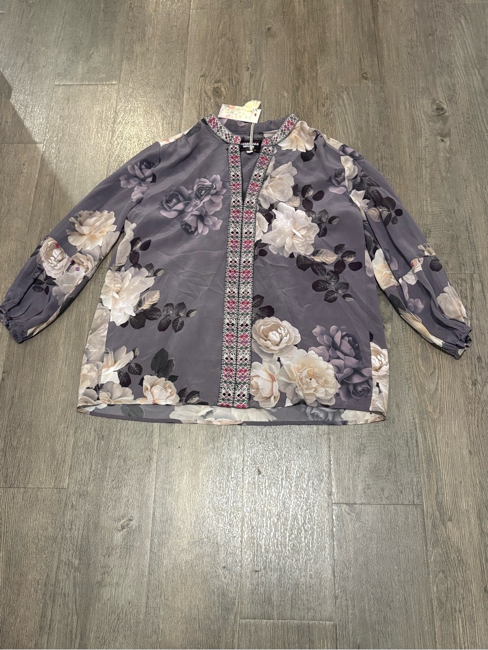 Johnny Was NWT Effortless Gray Silk Floral Embroidered Boho Tunic Blouse Small
